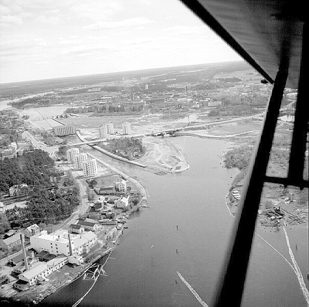 Photo from an airplane looking down at a river with islands