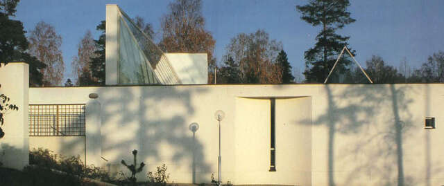 West elevation of Kauniainen church.