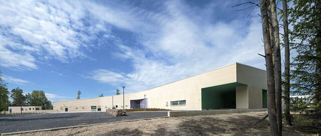 Facade of the building viewed from an angle.