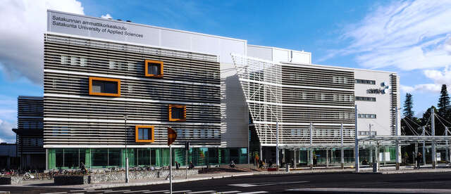 Facade with white horizontal metal bars