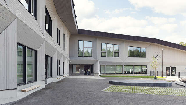The facade of the building and the courtyard.