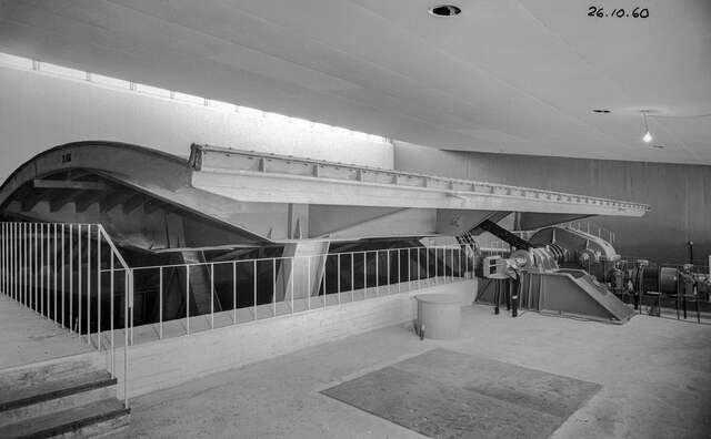 Black and white picture taken in the gate room.