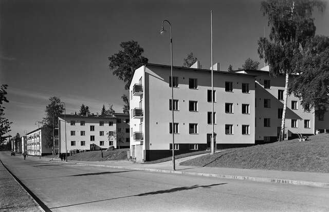 Street view, lame houses on the opposite side of the street