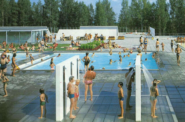 Open-air swimminp pool area