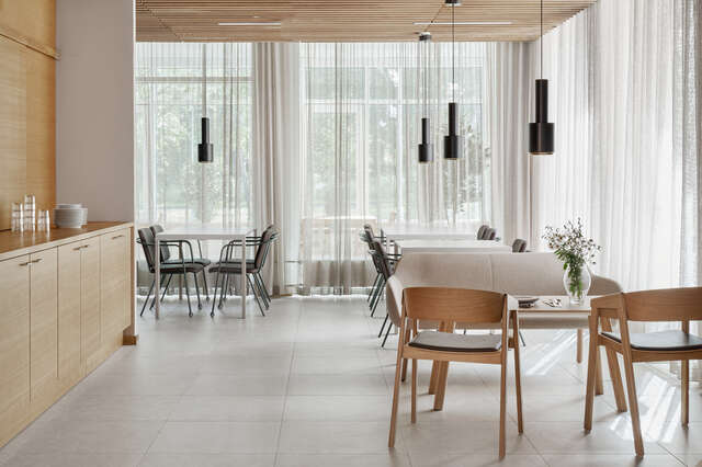 A room with tables and chairs