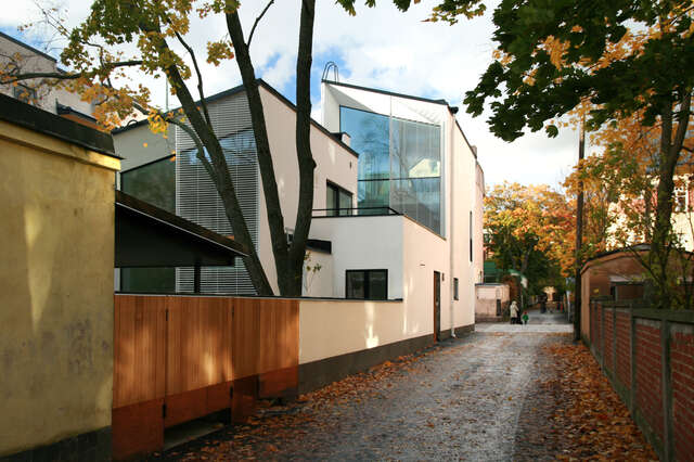 White detached houses with large glass surfaces