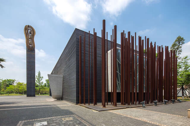 Exterior picturing twenty steel columns outside the forest window