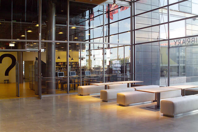 Sitting area next to the entrance.