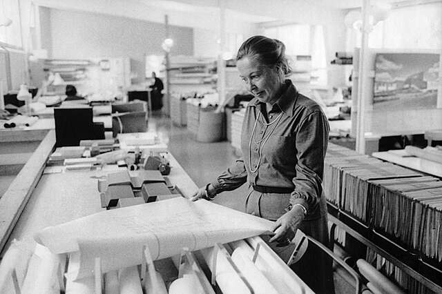 Elissa Aalto looking at a drawing.