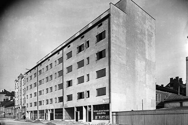 Black and white picture of abiding with a bare concrete facade.