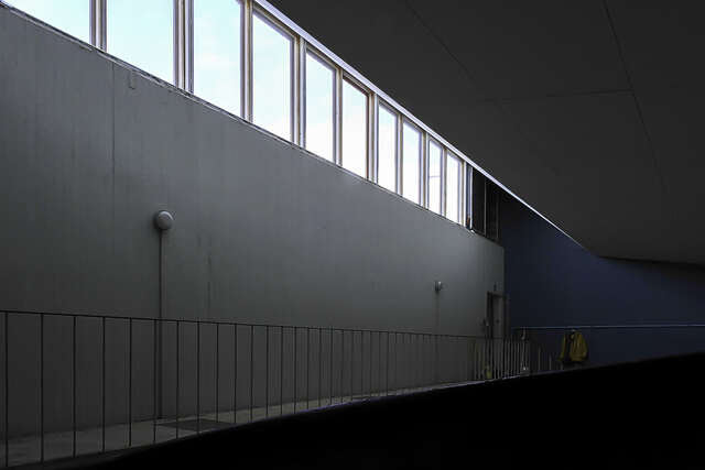 Picture from the gate room with clerestory, functionalist window brand.