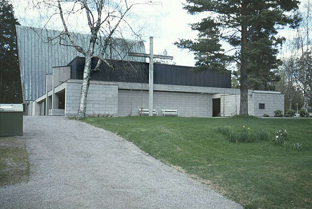 Modernist funerary chapel