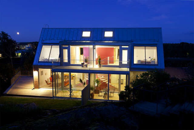 The sides of the house are mirror images.