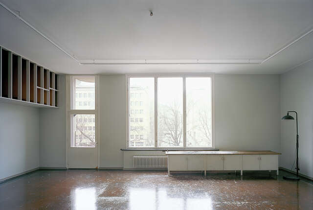 Empty white room.