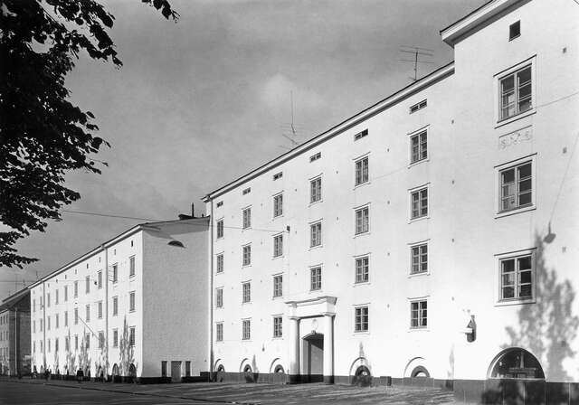 Streetview and an apartment building
