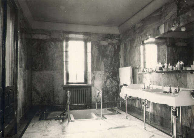 Bathroom from the 1920s
