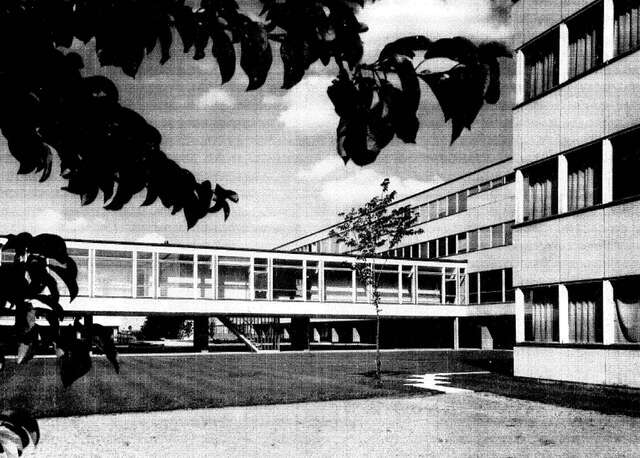 Passageway between the main building and natural sciences building