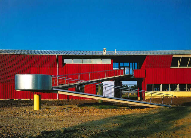 Ramp from the courtyard to the entrance of the building.