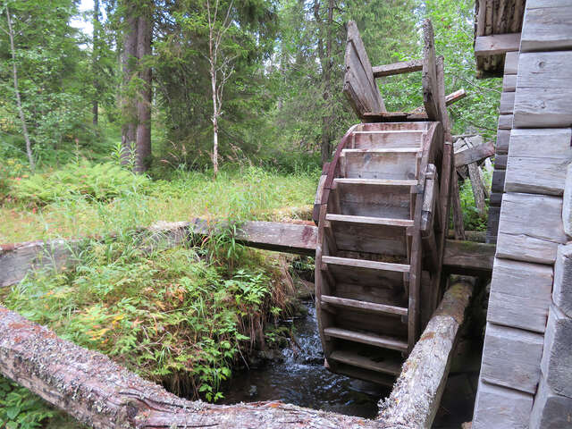 photo of the paddle wheel of the wheel mill and a small creek underneath