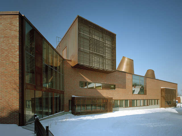 Lohjan pääkirjasto photo Jussi Tiainen 25 muokattu