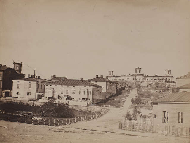 Old black and white picture of a prosperous city landscape