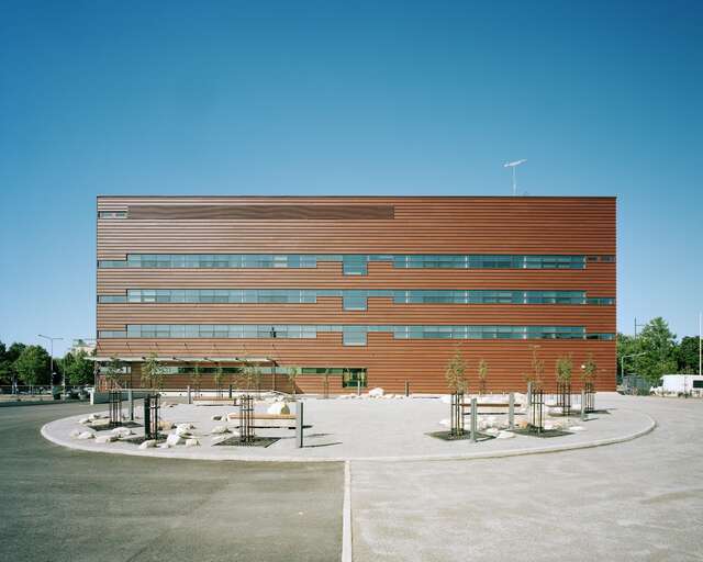 Provincial Archive building behind a square
