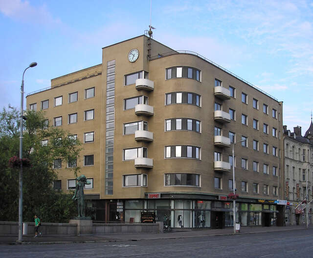 Commercial and residential building from the 1930s