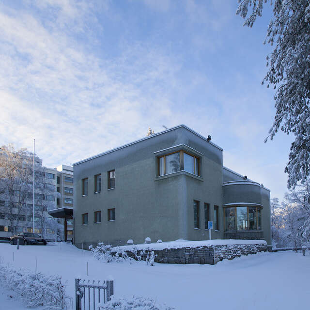 Photo of Villa Koskikara in its winter costume.