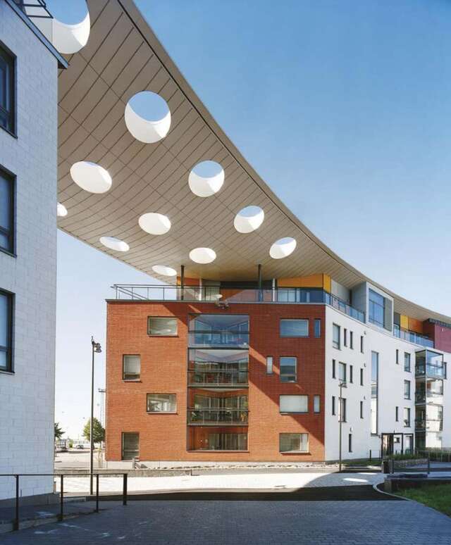 Canopy on the roof of a block of flats