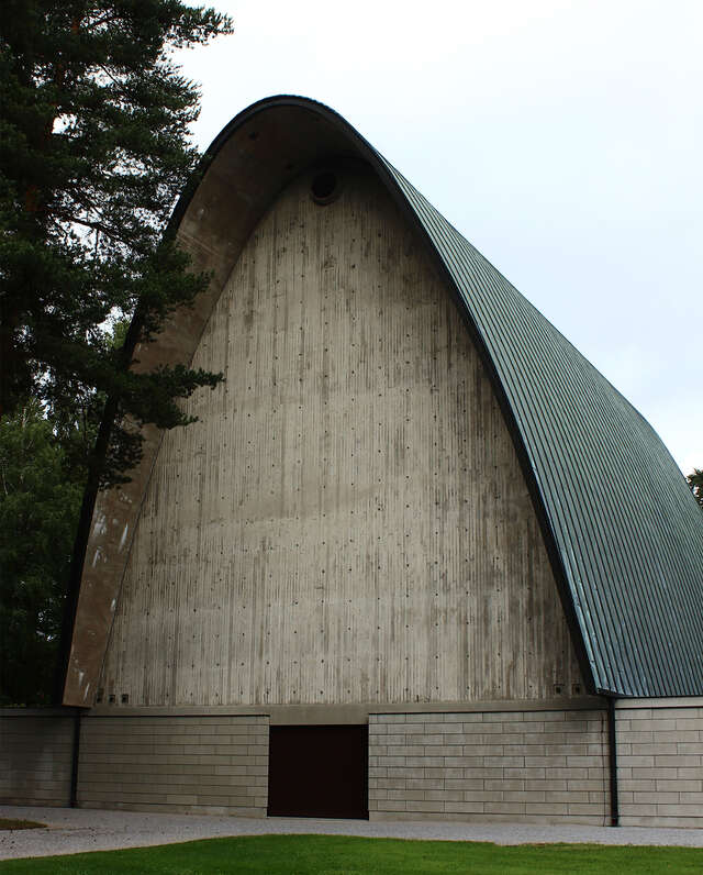 Façade of a Modernist funerary chapel