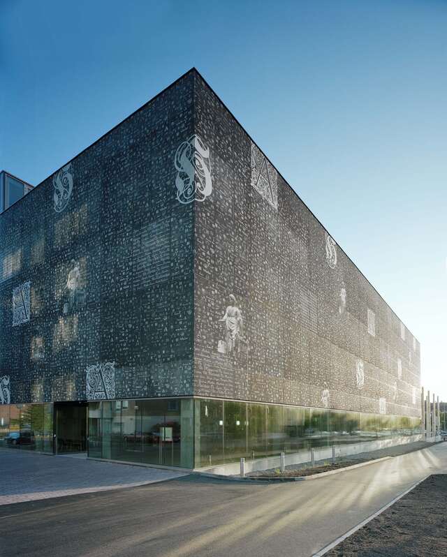 Provincial archive building