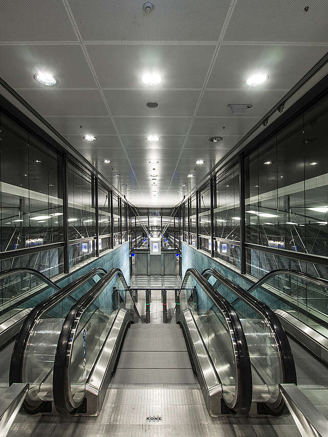 Moving stairs to the railway station.