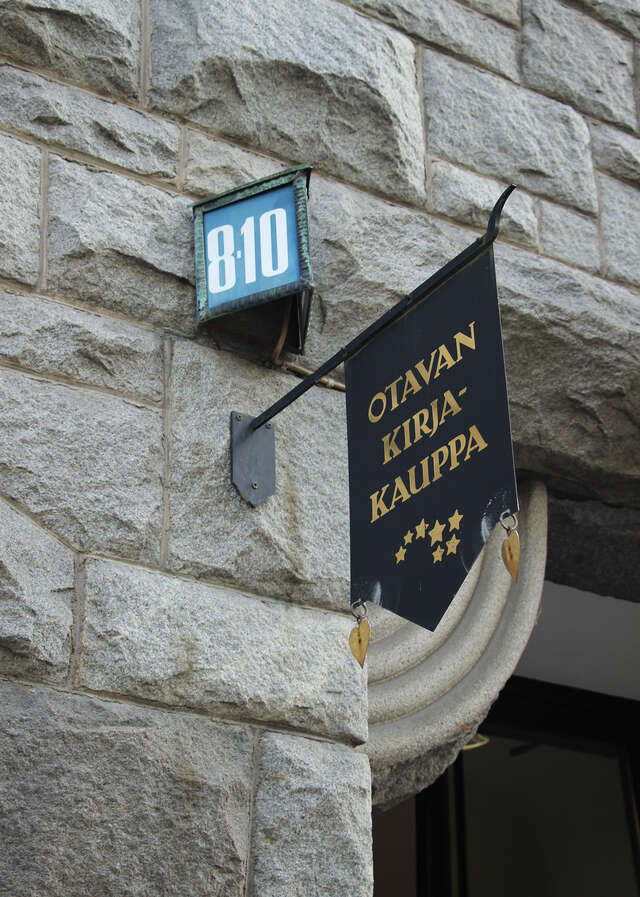 Sign saying Otava's bookstore.