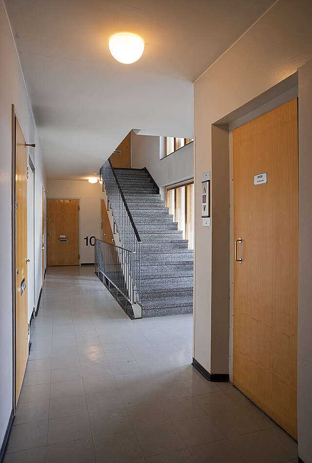 Corridor on the 9th floor with a lift on the right and stairs in the background