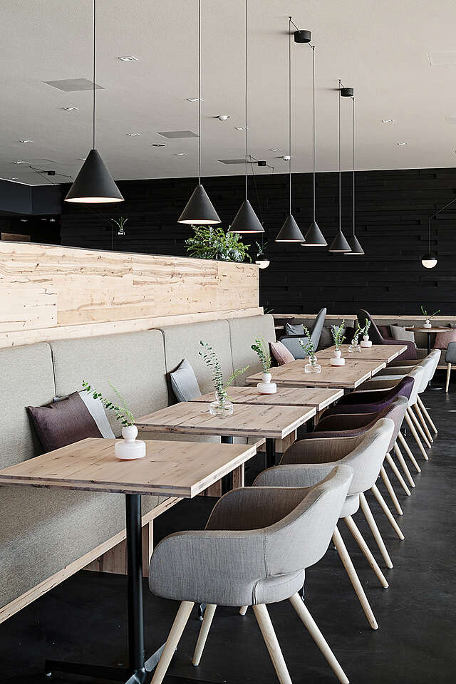 Restaurant with a modern and cozy interior.