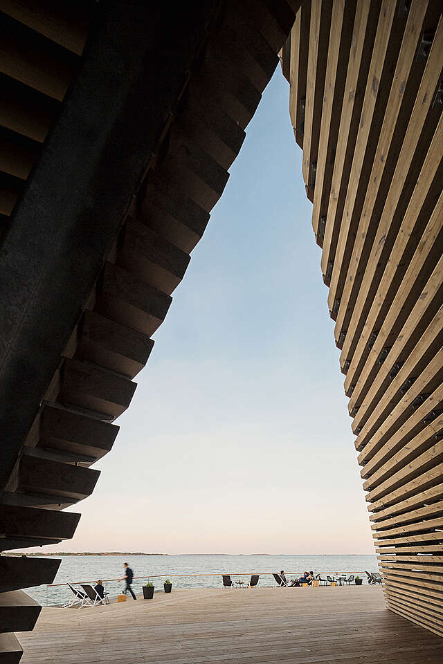 The sunset on the ocean viewed from the löyly entrance.