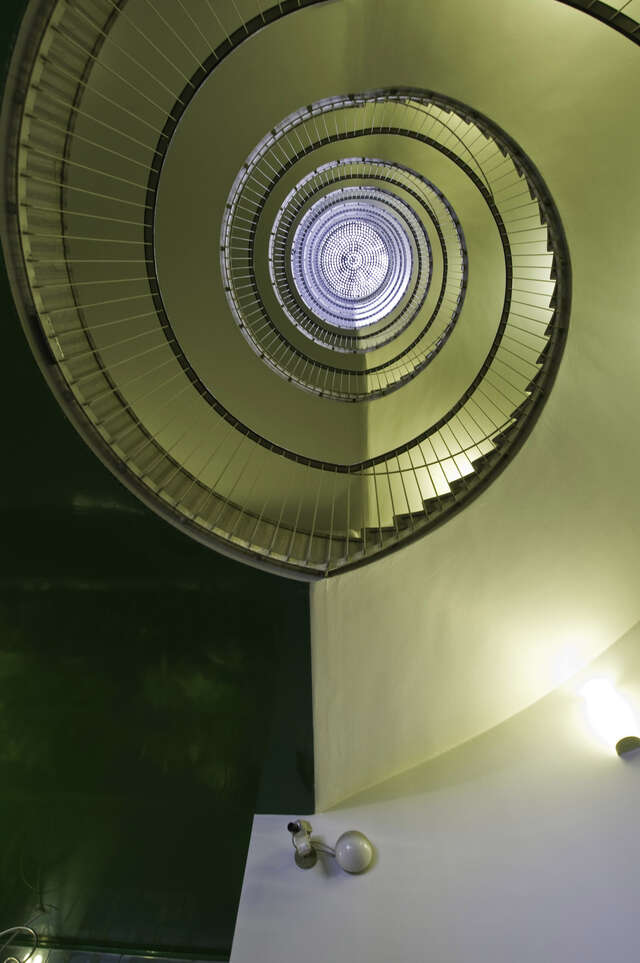 Vertical view of a staircase.