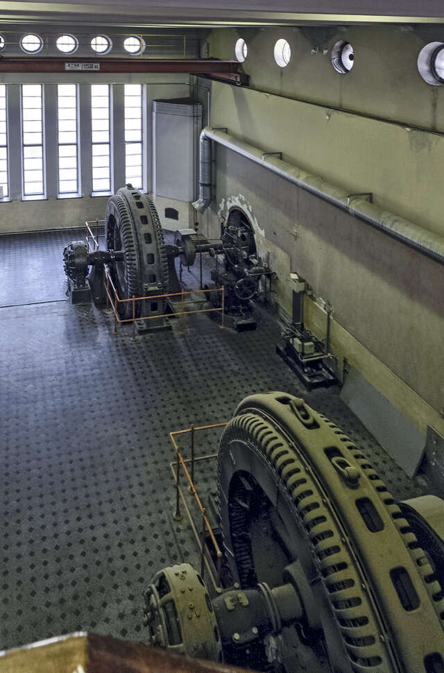 View of the machine hall and its machinery.