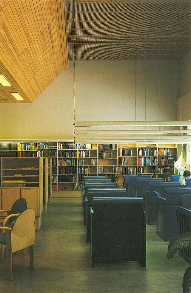 Reading room of Riihimäki City Library.