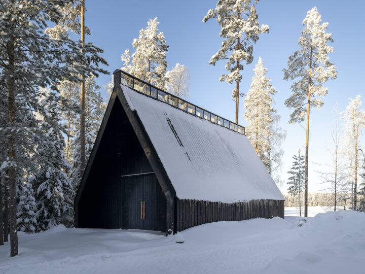 Chapel entrance, Tervajärvi Forest Chapel