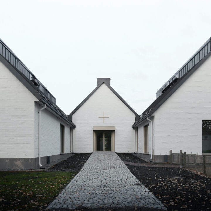 Church courtyard and entrance, Myllykoski Church Extension