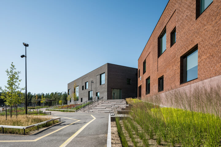 School entrance, Sipoonlahti School Extension