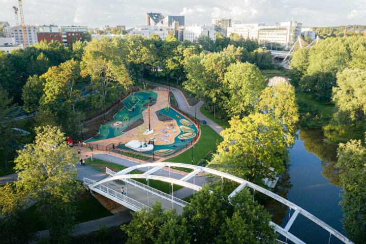 Bridge and park, Tikkurila Riverside