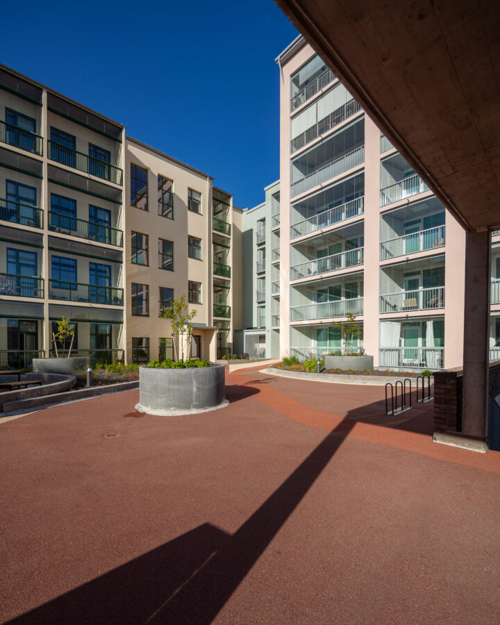 Courtyard, Valjaskortteli Housing Block