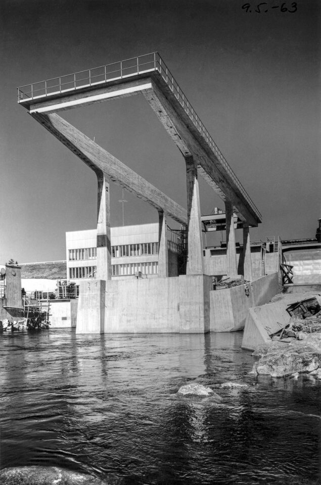 Log crane in 1963, Ämmä Hydropower Plant