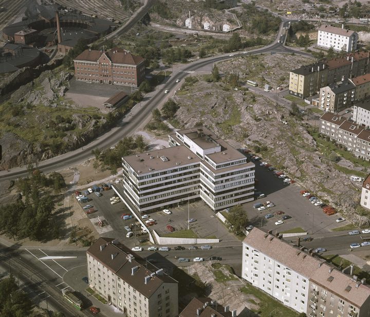 1964 . Alppiharju, Alppila. Keskell‰ Alppitalo, Karjalankatu 2., Industry House