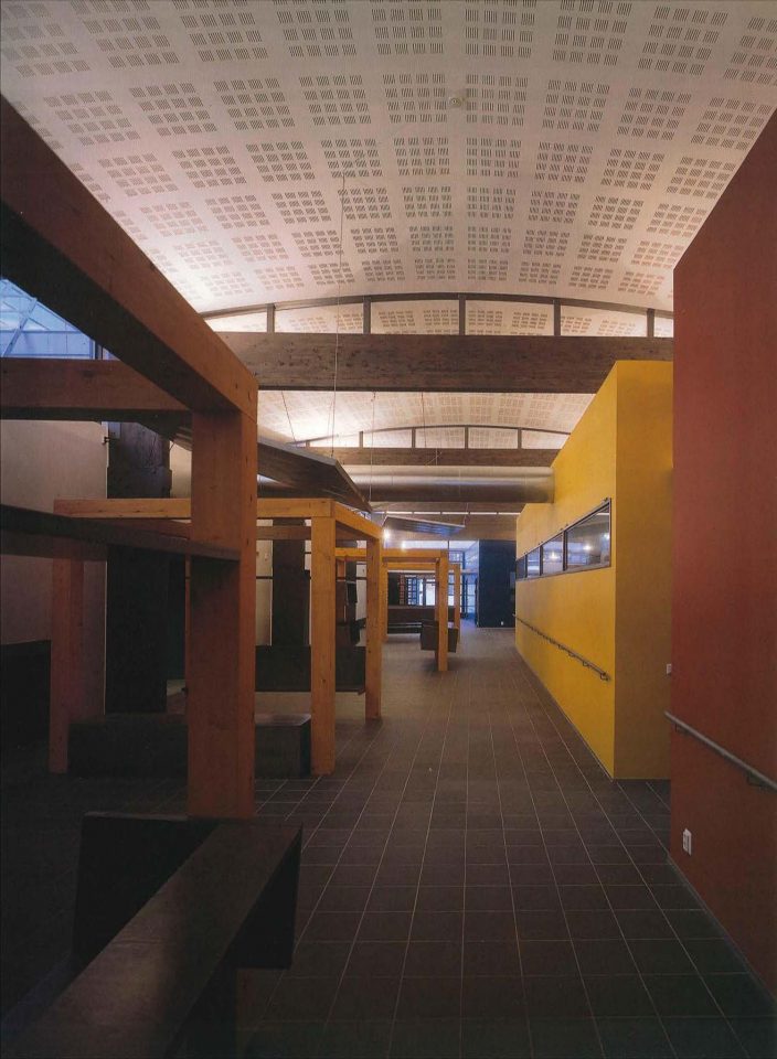 Indoor street, Foibe Service Centre