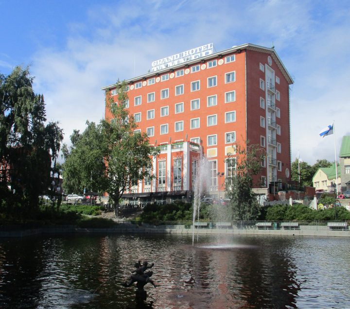 The façade toward the Koskipuisto park, Grand Hotel Tammer