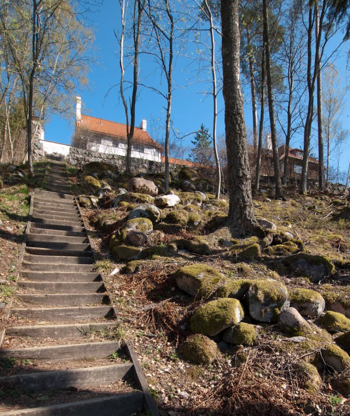 The stairs lead to the sauna and lake Vitträsk, the white building is the northern wing, designed by Eero Saarinen, Hvitträsk