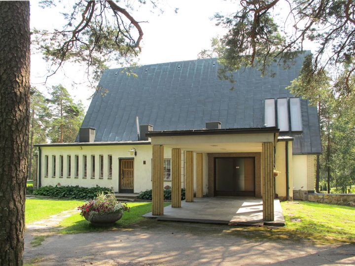 Colonnade on the escort route, Ristikangas Funerary Chapel